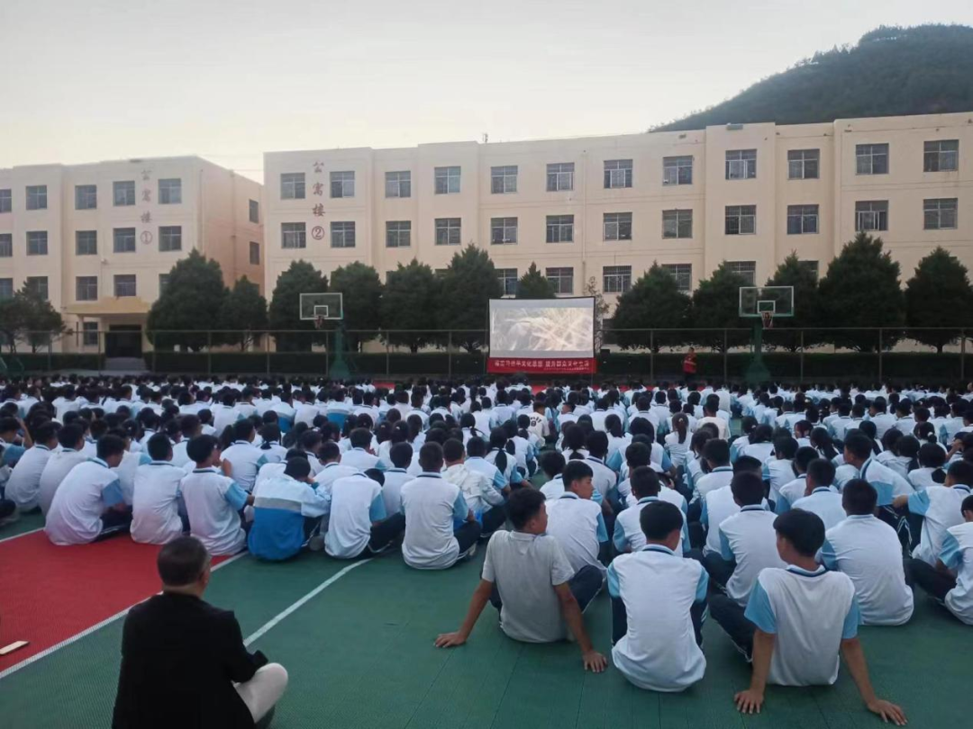 开学第一课：《我们的七月》红色电影进校园活动